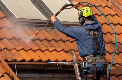 Démoussage et hydrofuge de toiture à Combes